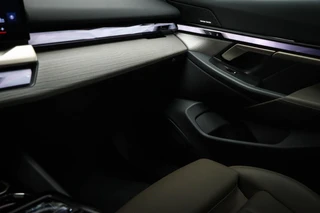 BMW 5-serie Touring 550e xDrive | INNOVATION / M SPORT PRO- PACK | PANORAMADAK | HEAD UP | STUURVERWARMING | 360 CAMERA | 20" / 39