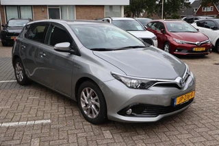 Toyota Auris 1.8 HYBRID ASPIRATION 5-DEURS CAMERA CRUISE NL-AUTO AFN.TREKHAAK NAVI CRUISE LM-VELGEN / 2