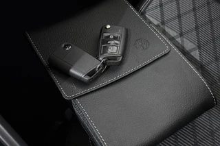 Volkswagen Taigo 1.0 TSI R-Line Business DSG Automaat Achteruitrijcamera Apple CarPlay / 26