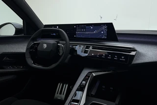 Peugeot e-3008 GT Long Range 230 97 kWh | DEMO | 8 jaar garantie | Panoramisch schuifdak | Stoelverwarming voor en achter | Alcantara bekleding | Navigatie | Camera / 44