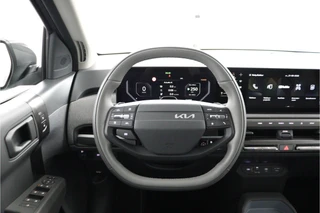 Kia EV3 Plus 81.4 kWh  - SOH 98,8% - Stoel/stuurwiel verwarming - Adaptieve Cruisecontrole - LED lampen - V2L - Fabrieksgarantie tot en met 03-2032 / 35