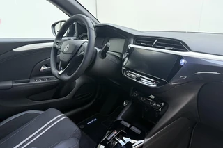 Opel Corsa Electric Long Range GS 51 kWh | NIEUW | tot 429km WLTP | 100kW snelladen | Climate control | Stoel- en stuurverwarming | Achteruitrijcamera | Navi via Apple Carplay/Android Auto | Sportstoelen / 17