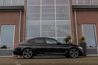 BMW 5-serie M550d xDrive High Executive | 2e eigenaar | Driving Assistant Plus | Innovation pakket | Stoelverwarming & -ventilatie | Stuurverwarming | Harman-kardon | 360 camera / 8