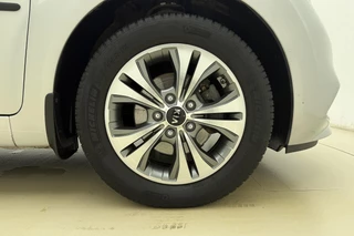 Kia Venga 1.4 CVVT DynamicPLusLine | Trekhaak | Navigatie | camera | Weinig kilometers | Hoge instap | Parkeersensoren | Lichtmetalen velgen / 14