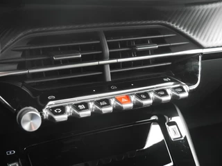 Peugeot e-2008 EV Allure Avantage 54 kWh | Camera rondom | Adaptieve cruise control | Navigatie | Draadloze telefoonoplader | Lichtmetalen velgen | Nieuwe auto | 406KM Actieradius WLTP / 26