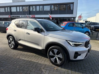Volvo XC40 1.5 T4 Plug-in hybrid Plus Dark / Panorama-dak / Harman-Kardon / camera / stuur en stoel verwarming / 8