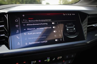 Audi Q4 e-tron 40 Advanced edition 77 kWh // 97,4% SoH | S-line | Panoramadak | Black Optic | Camera | Smartphone pakket | Keyless Advanced / 25