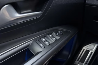 Peugeot 3008 1.2 PureTech GT Line | Panoramadak | Achteruitrijcamera | Elektrische achterklep | Parkeersensoren | Focal-audio systeem | Memory seats | Elektrisch verstelbare stoelen | Stuurbediening | Cruise control / 23
