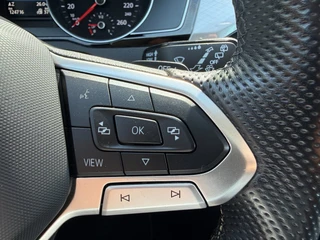 Volkswagen Passat Variant 1.4 TSI PHEV GTE * AUTOMAAT * Parkeercamera * Massage * Keyless * / 19