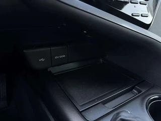 Toyota Camry 2.5 Hybrid Business Edition / 20