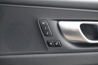 Volvo XC60 T6 Recharge AWD Plus Dark | Longe Range | Stoelverwarming | Parkeercamera | Panoramadak | Pilot Assist  | Leder | Keyless / 42
