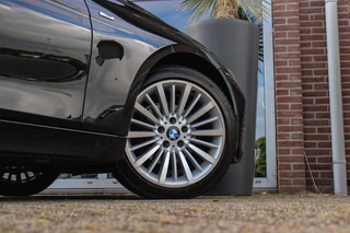 BMW 3-serie 316i Executive | Luxury Line | Sportstuur | Cruise control | Sportstoelen | Stoelverwarming | Climate control | Navigatie | Bluetooth | Regensensor | Lichtpakket | 18 inch | PDC / 44
