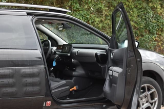 Citroën C4 Cactus 1.2 PureTech Shine Airbump Blackline  | NL-Auto | Nav | Cruise Control | PDC achter | LM-Velgen allweather | NAP | Distributie vervangen / 32