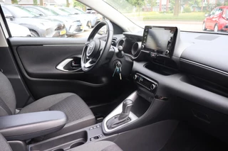 Toyota Yaris 1.5 Hybrid 115 DYNAMIC STOELVERW. LED KOPLAMPEN LENDE STEUN AD-CRUISE CAMERA CLIMA / 17