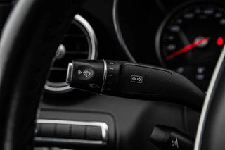 Mercedes-Benz C-klasse 180 AMG Night Edition | Panoramadak | Burmester | Memory | 360 Camera | Leder | LED | Sfeerverlichting | Stoelverwarming | 19" / 20