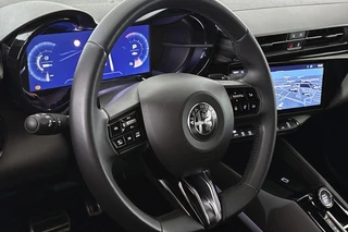 Alfa Romeo Junior 1.2 Turbo Hybrid Ibrida Speciale Pack Techno Stoelverwarming Camera / 36