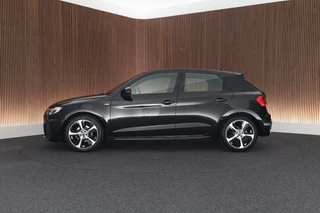 Audi A1 Sportback 30 TFSI 110pk S-Tronic S edition Sonos Keyless Stoelverwarming ACC LED Climate Control Carplay 2x S-Line / 8