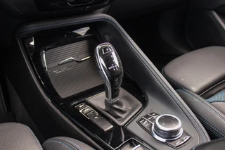 BMW X2 sDrive20i High Executive Edition | M-sport | Driving Assistant Plus | Camera | Apple Carplay | File assistent | Active cruise control | Park Assistant | DAB | Sportstoelen | LED / 32