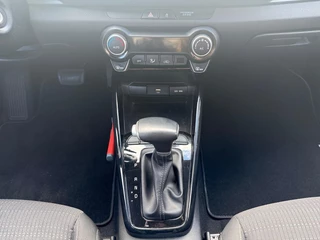 Kia Stonic 1.0 T-GDi MHEV DynamicLine | Automaat | Cruise Control | Climate Control | Camera | Navigatie | LM Velgen | / 18