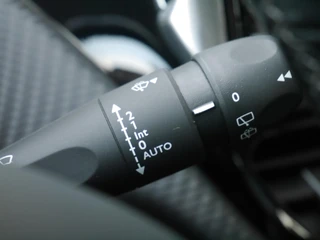 Peugeot 208 1.2 PureTech Allure 110 PK | Automaat | Climate Control | Navigatie | Cruise Control | Licht Metalen Velgen | Apple carplay/Android auto | AUX | USB | Dealer onderhouden / 19