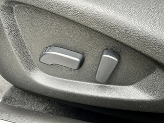 Renault Kadjar 1.3 TCe 140 EDC Intens  | Trekhaak | Leer | Stoelverwarming | Dodehoek | Elektrische Stoelen | 1500KG Trekgewicht | Navigatie | Climate Control | Achteruitrijcamera | Automaat | Apple CarPlay/Android Auto / 8