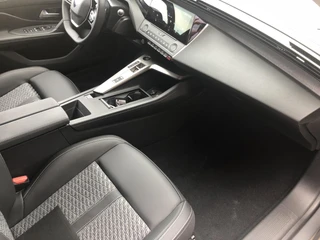 Peugeot 308 SW 1.6 Plug-in Hybrid 195 Allure 195pk | Rondom Camera | Stoel - Stuurverwarming | Trekhaak | Climate Control | Apple Carplay - Android Auto | Keyless Start / 7