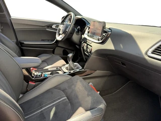 Kia ProCeed 1.0 T-GDi GT-Line 120 PK | Cruise Control | Climate & cruise control | Panoramadak | Stoel & stuurverwarming | Elektrische Kofferbak | Navigatie | Apple Carplay/Android Auto | Fabrieksgarantie | NAP / 22