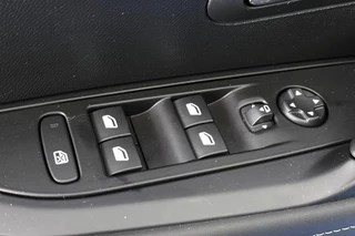 Peugeot 208 1.2 Hybrid 145 e-DCS6 GT Navigatie Adaptieve Cruise Control Achteruitrijcamera / 29
