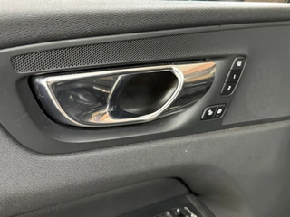 Volvo XC60 2.0 T5 Inscription | 250PK | Automaat | Leder | Camera | Trekhaak | Pano | Navi | 12,3” Digitaal Display / 25