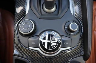 Alfa Romeo Giulia 2.0T SUPER AUT ORIG.NL/A.CarPlay/Ad.Cruise/Stuur&Stoelverw./18inch 114dkm! / 53