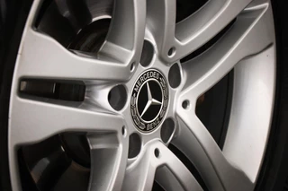 Mercedes-Benz GLA-klasse 180 Ambition | URBAN PACK | PANORAMADAK | STOELVERWARMING | TREKHAAK | 18" / 24