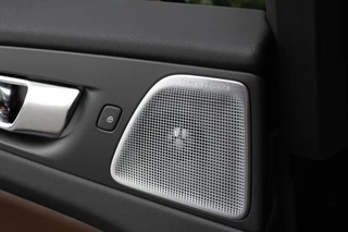 Volvo XC60 2.0 PHEV T6 AWD Inscription|Stuur-Stoelverw.+Vent.|Bowers & Wilkins|Camera|ACC|Pano| / 21