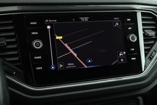 Volkswagen T-Roc 1.5 TSI 150pk DSG R-Line Sport Keyless Virtual Cockpit Navigatie / 23