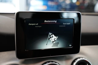 Mercedes-Benz GLA 200 Ambition  Panoramadak Navigatie Bi-Xenon / 16