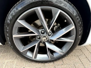 Škoda Superb Combi 1.4 TSI iV Sportline Business  Panoramadak, Trekhaak / 17