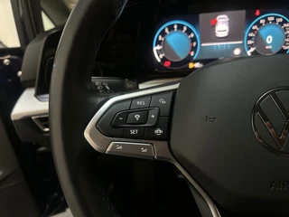 Volkswagen Golf 1.0 TSI 110pk Life Sfeerverlichting Navigatie Camera App-Connect / 12