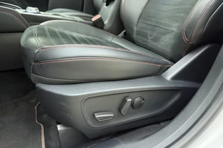 Ford Kuga 2.5 PHEV 225pk Automaat ST-Line X | Navigatie | Panoramisch schuif/kanteldak | Trekhaak 1500kg | Lederen bekleding | Head-up display | Stoel- en stuurverwarming | Keyless | Achteruitrijcamera / 22