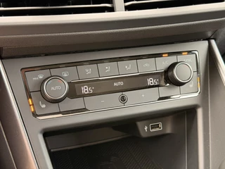Volkswagen Polo 1.0 TSI Highline Virtual 17'' LED ACC Camera CarPlay Navi Stoelverwarming / 24