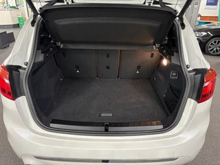 BMW 2-serie Active Tourer 218i High Executive/ NL auto/ Afneembare trekhaak/ Achteruitrijcamera / 38