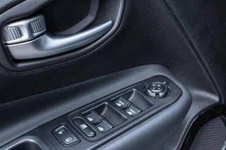Jeep Renegade 1.4 MultiAir Limited Grijs Kenteken|Parkeersenoren|Navi|EX BTW| / 18
