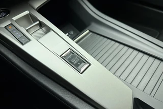 Peugeot 308 1.6 Plug-in Hybrid 180pk Automaat Allure Avantage | Navigatie | Apple Carplay/Android Auto | Achteruitrijcamera | Adapt. Cruise control | Climate control | Keyless entry | Stoel- en stuurverwarming / 31