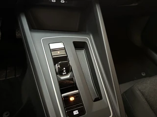 Volkswagen Golf Variant 1.0 eTSI DSG Life Sfeerverlichting Navigatie Parkeersensoren Camera / 25