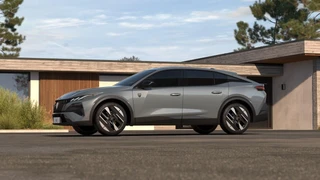 Peugeot 408 1.2 GT Exclusive Hybrid 145 | NIEUW | Uit voorraad leverbaar! | Schuif/Kantel dak | Focal Audio | Camera rondom | Stoelverwarming voor en achter | Elektrisch verstelbare voorstoelen | Dodehoek detectie | Elektrische Kofferklep / 7