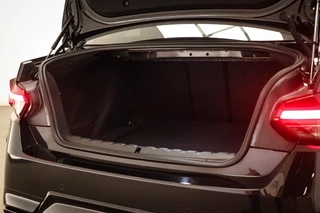 BMW 2-serie Coupé M240i xDrive High Executive | SCHUIFDAK | HARMAN KARDON | HEAD UP | DRAADLOZE LADER / 19