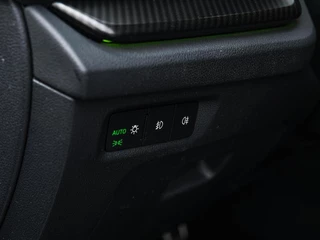 Skoda Octavia Combi 1.4 TSI RS iV PHEV Business 245 PK Panoramadak Matrix LED Camera Sfeerverlichting Stoelverwarming 19" / 39