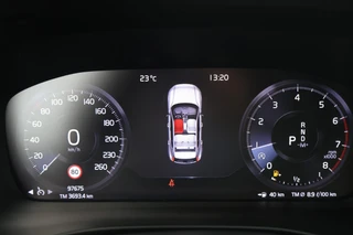 Volvo XC40 T4 Momentum | Stoelverwarming | Trekhaak | Parkeercamera | Keyless / 16