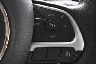 Jeep Renegade 1.4 MultiAir Latitude  | NL-Auto | Cruise Contr | Airco | Bluetooth | LM-Velgen | NAP / 17