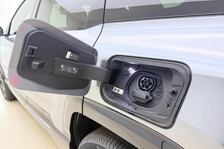 Jeep Compass First Edition 74 kWh | DEMO | Lederen bekleding | Massagestoelen | | Panoramisch Schuifdak | Stoelventilatie en verwarming | Keyless | Climate control | Draadloze telefoonlader / 21