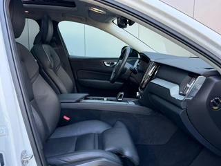 Volvo XC60 2.0 T6 Plug-in hybrid AWD Plus Dark Panorama|H/K Audio|Keyless / 11
