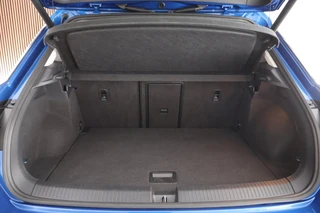 Volkswagen T-Roc 1.5 TSI 150pk DSG Sport Trekhaak Stoelverwarming Camera Keyless Navigatie / 35